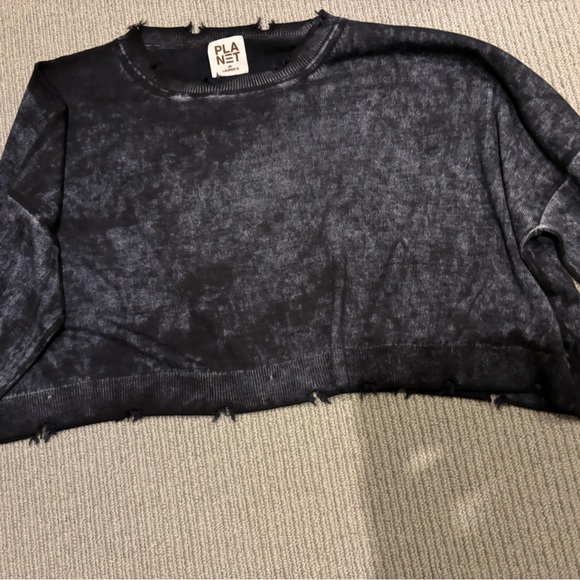 “Tattered” Crewneck Cropped sweater - Picture 3 of 3